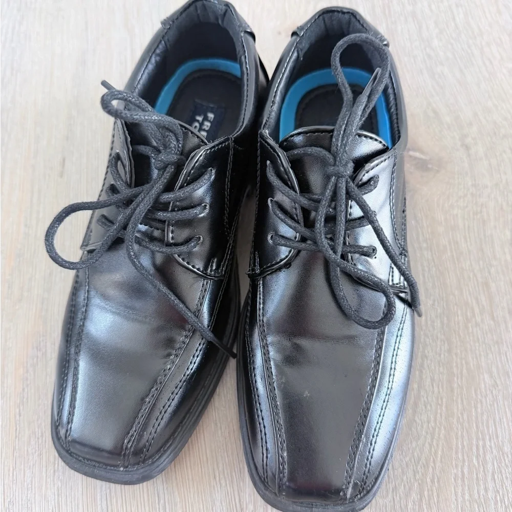 New French Toast Sleek Black Leather Boys Dress Formal Shoes Oxfords size 13